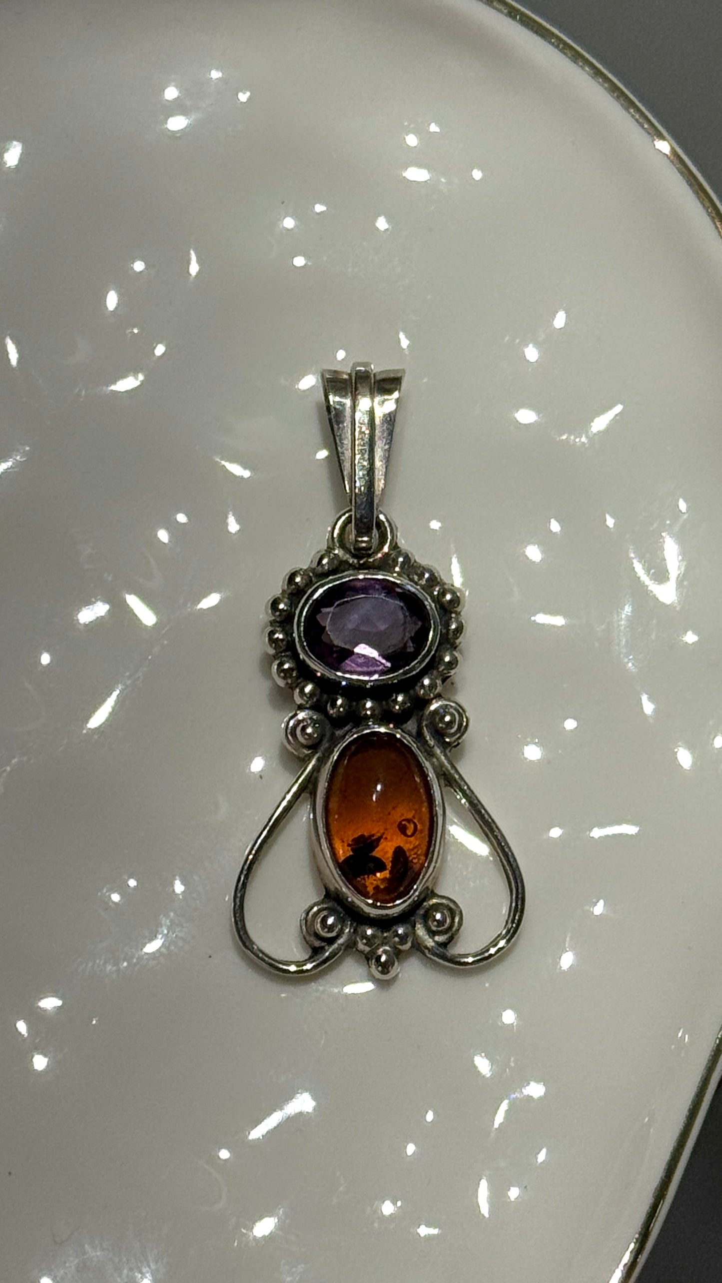 Queen Anna Pendant