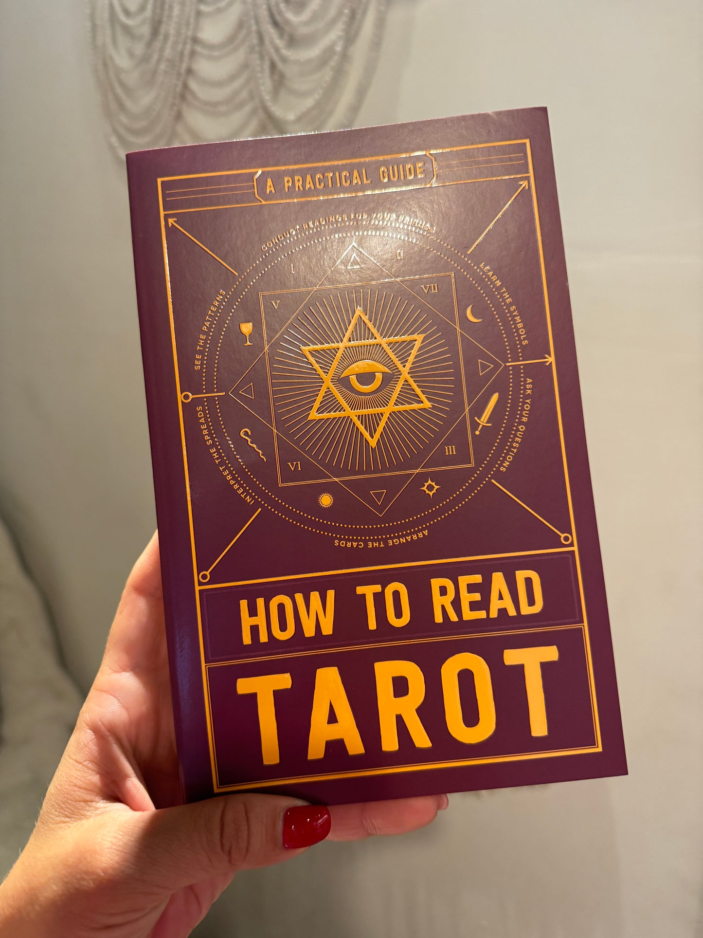 HOW TO READ TAROT