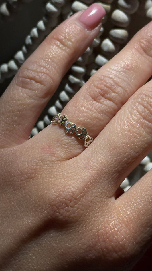 Paw prints ring