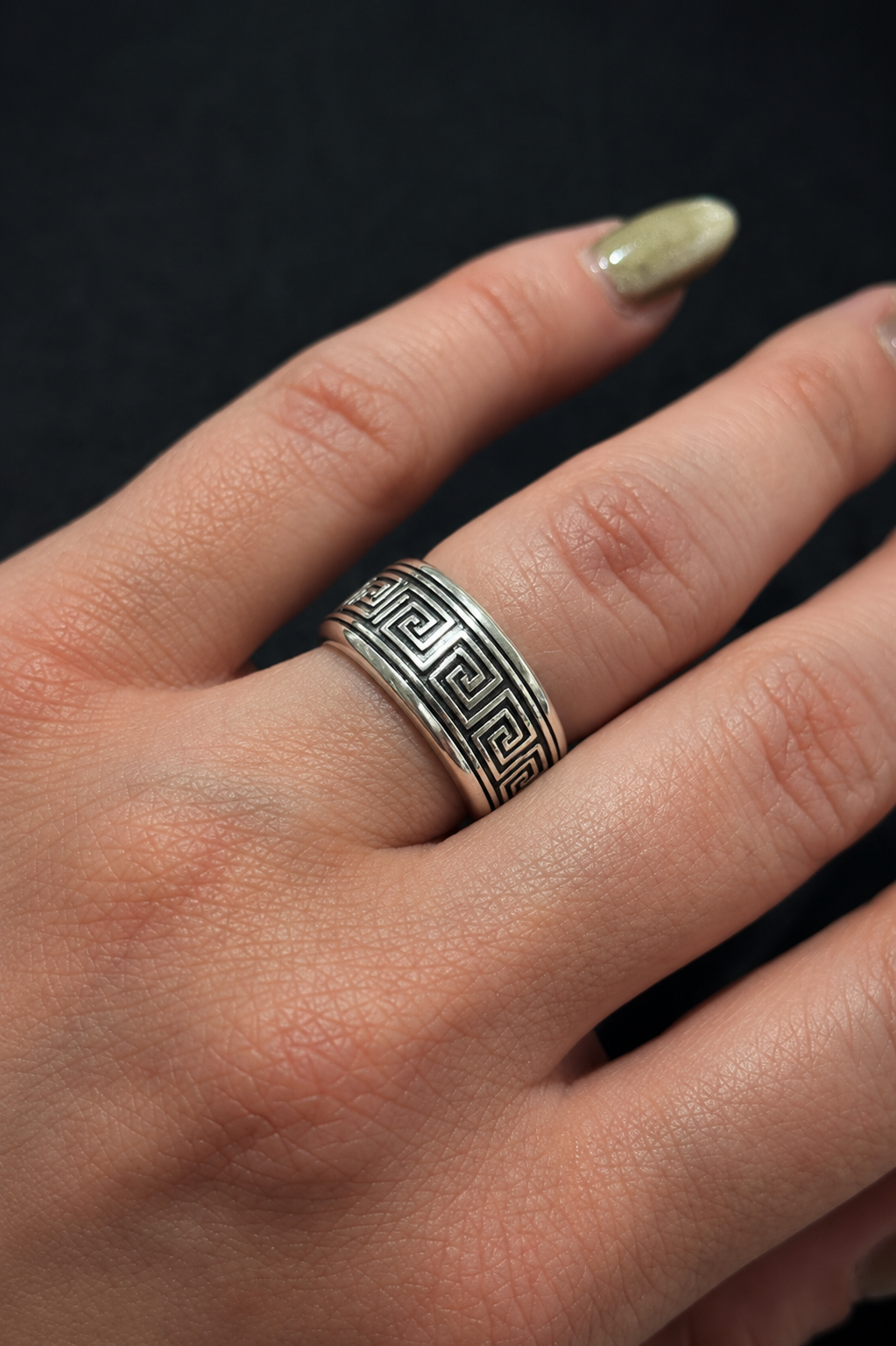 Greek style spinning ring