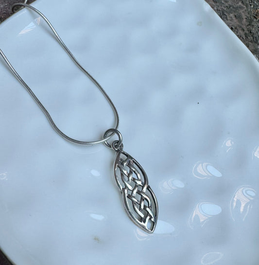 Celtic Knot Silver Pendant 02