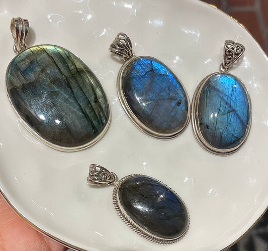 Oval Labradorite Pendant