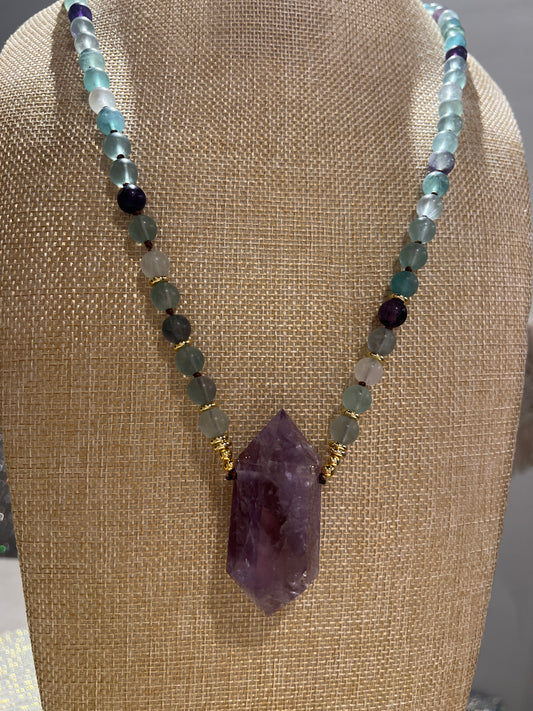 Crystal fluorite beads necklace with Amethyst point