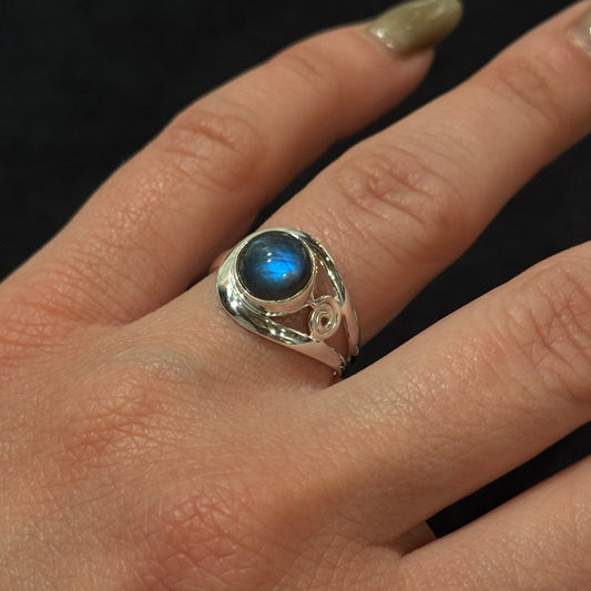 delicate ring with flashy labradorite sterling silver high quality