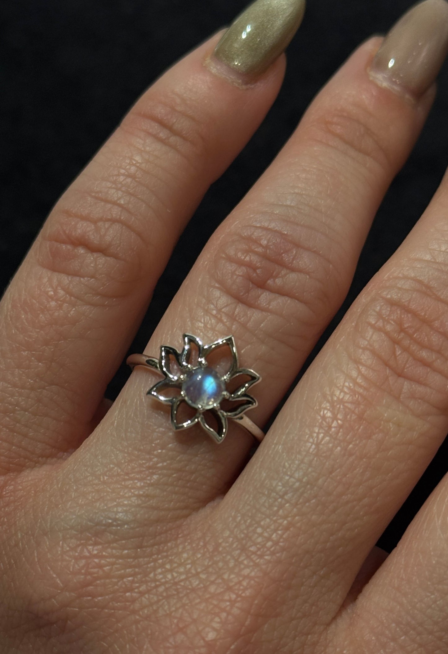 sterling silver ring lotus shaped with natural moonstone in the middle