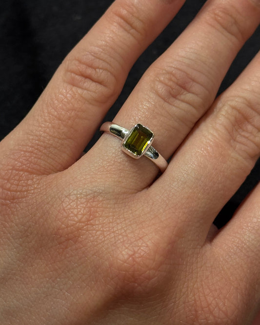 Baguette style genuine peridot silver ring