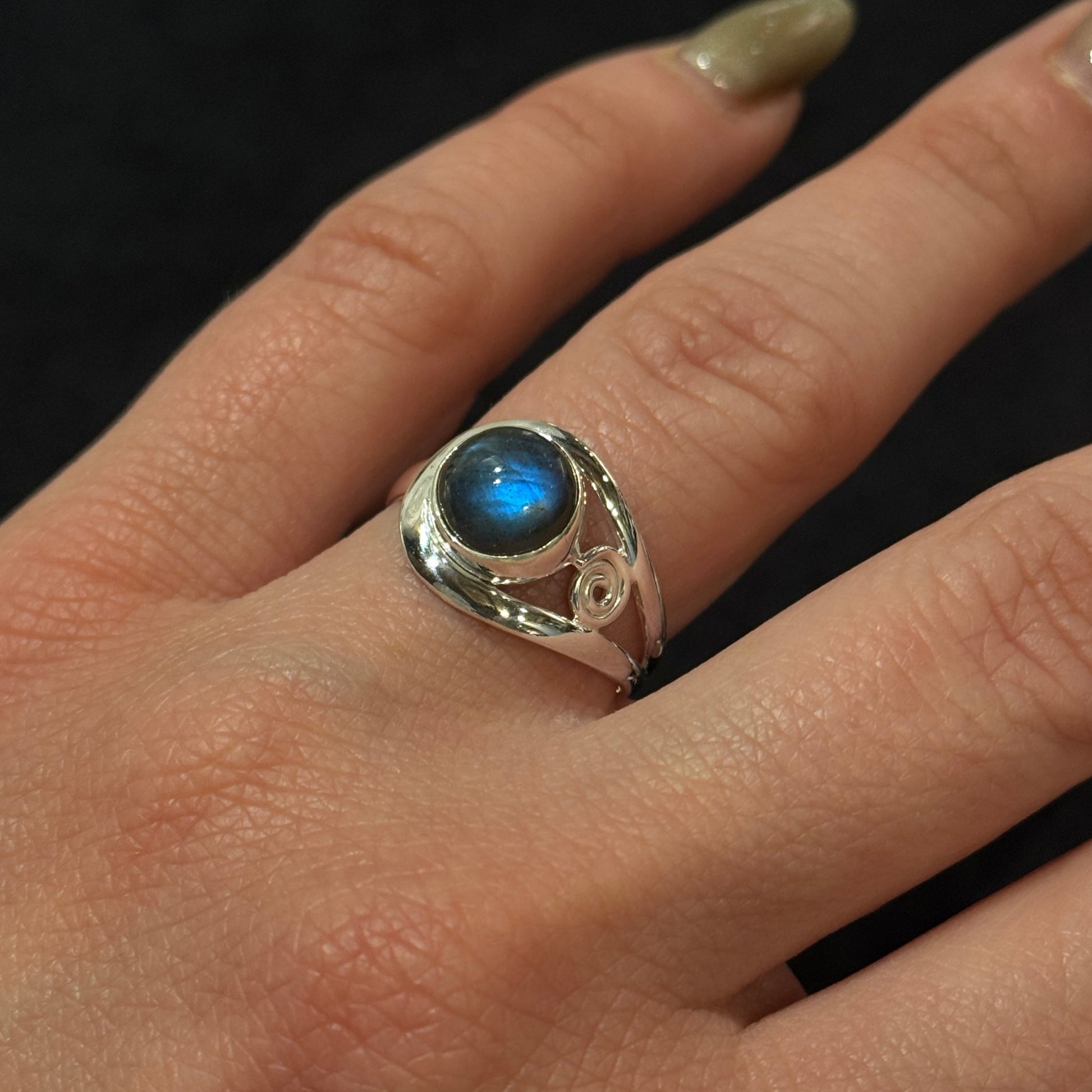 delicate ring with flashy labradorite sterling silver high quality