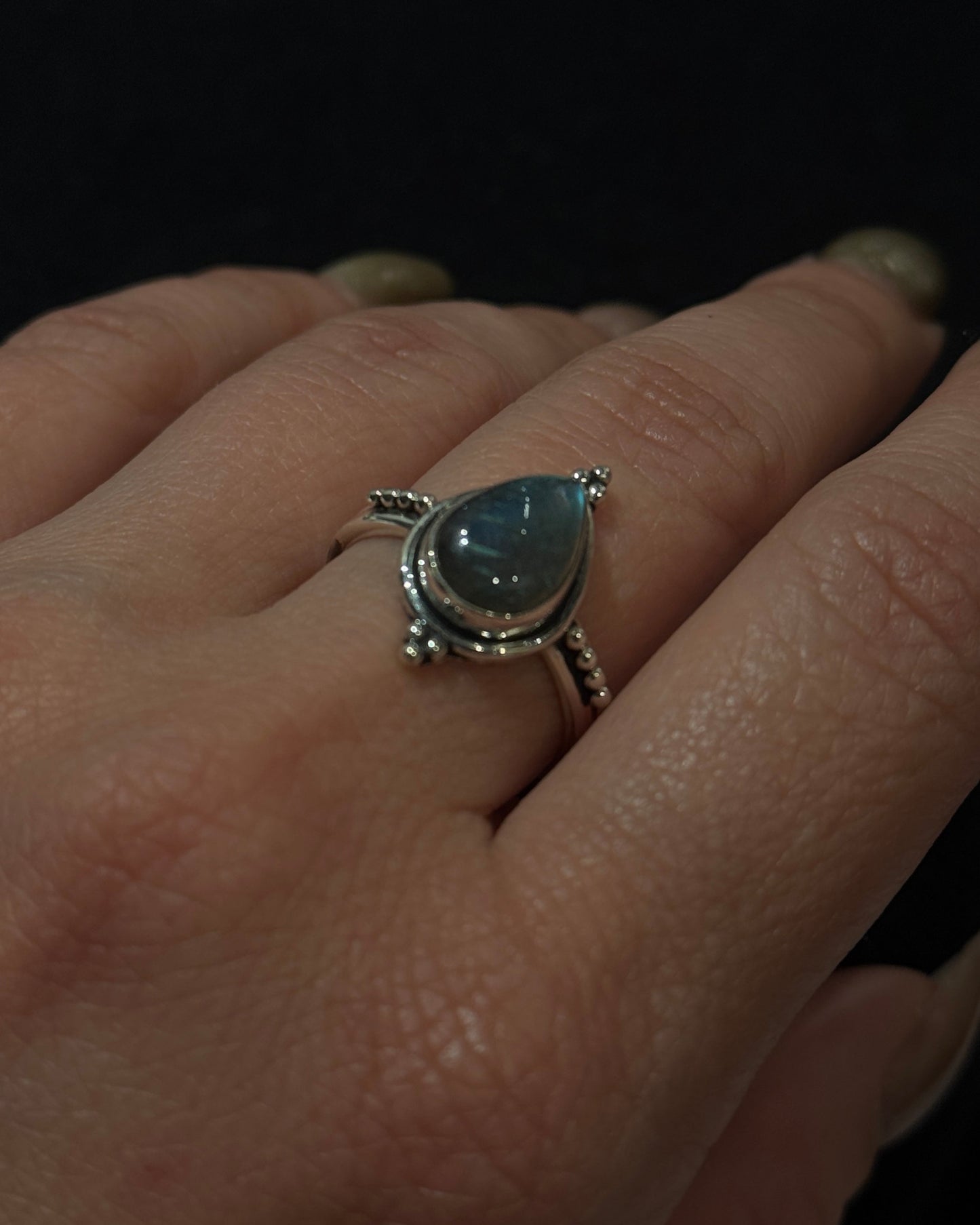 silver ring with teardrop shape natural labradorite