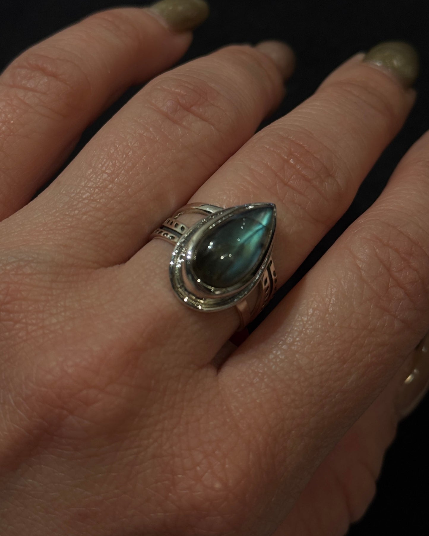 vintage style silver ring with natural teardrop shape labradorite