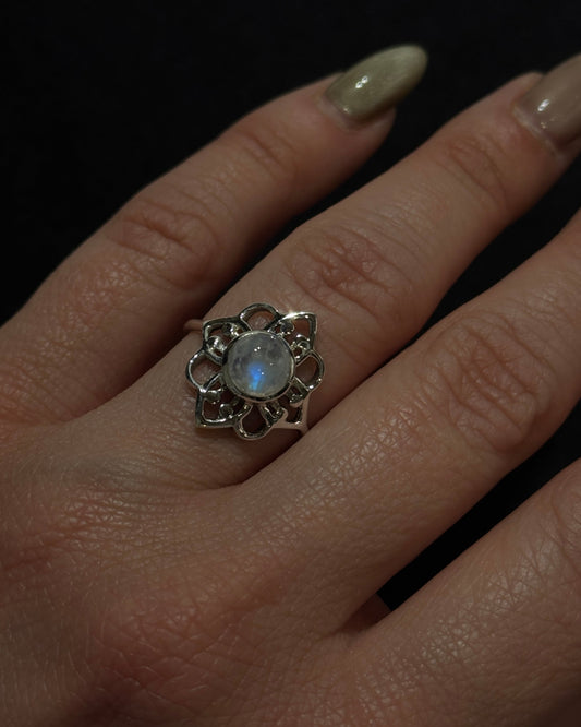 vintage flower sterling silver ring with natural moonstone