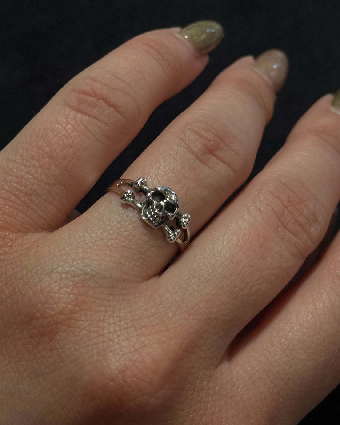 Jolly Roger skull and crossed bones  sterling silver ring