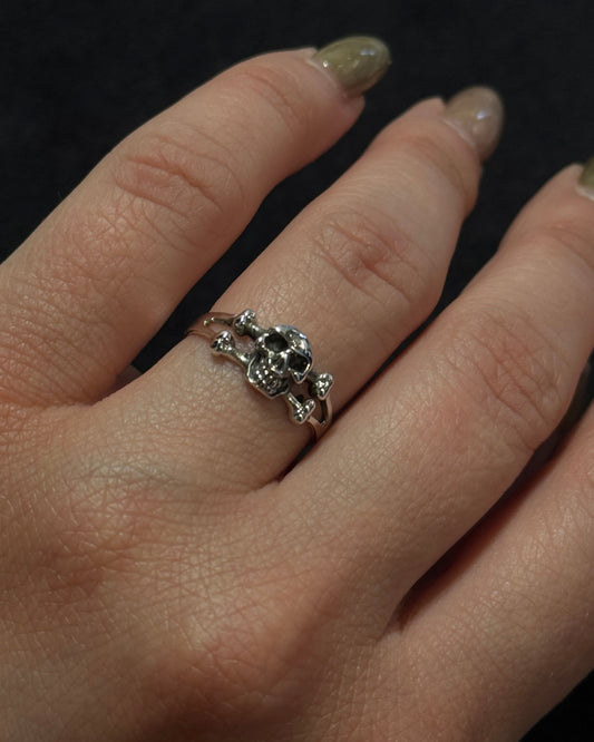 Jolly Roger skull and crossed bones  sterling silver ring