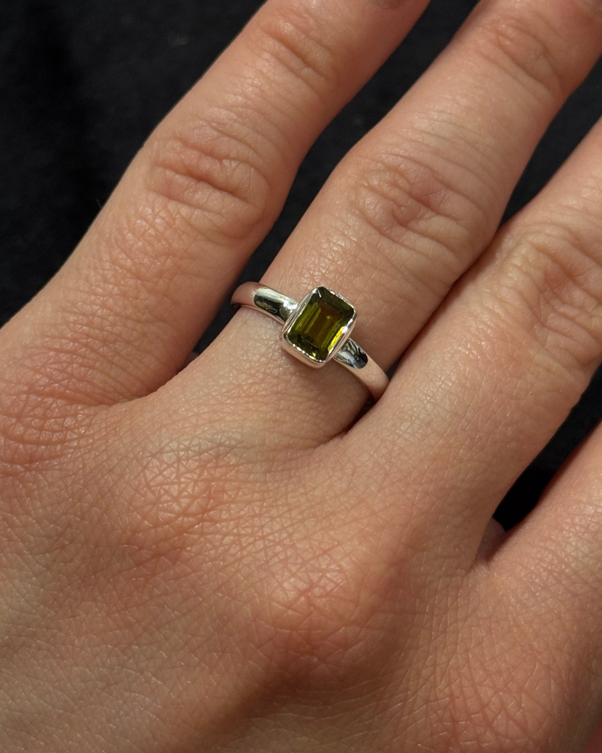 Baguette style genuine peridot silver ring