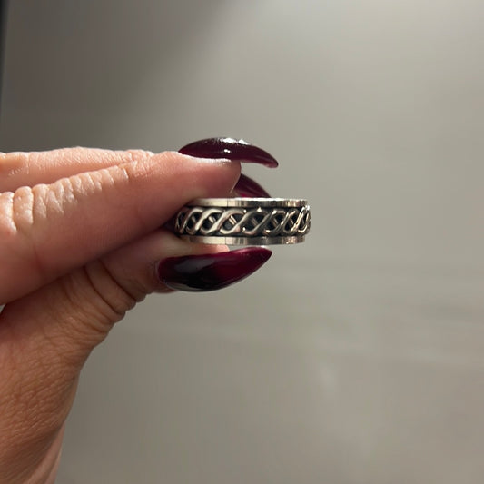 “Braided” spinning ring