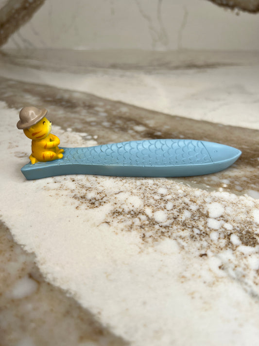 “Fishing cat” flat incense holder