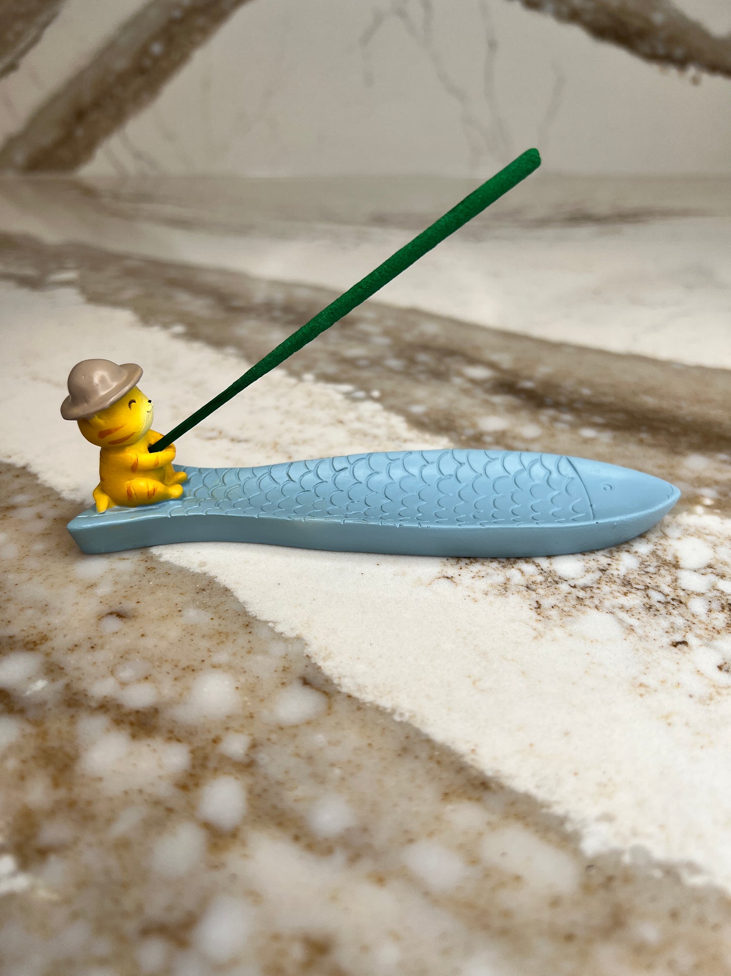 “Fishing cat” flat incense holder