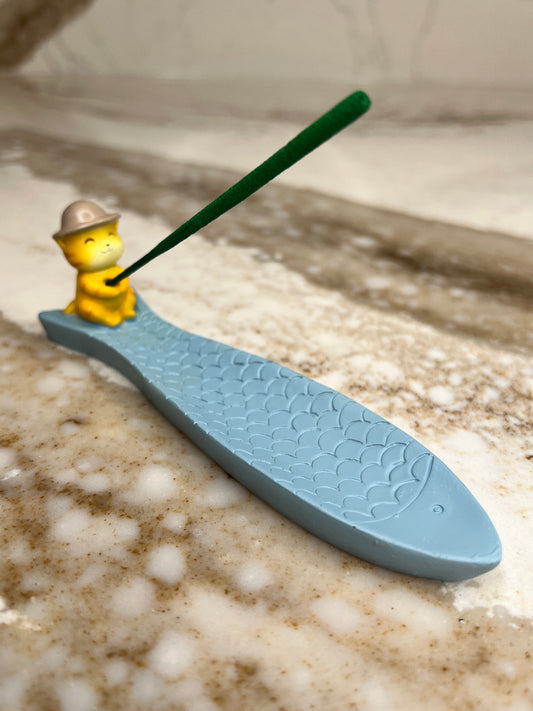 “Fishing cat” flat incense holder
